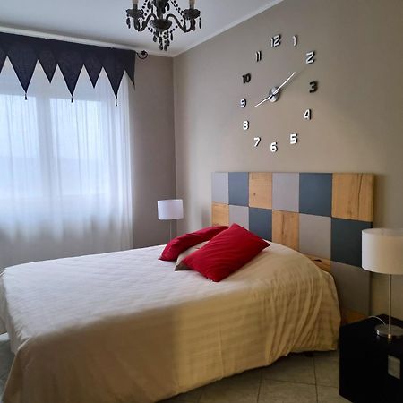 Raimondo'S Apartment Альба Экстерьер фото