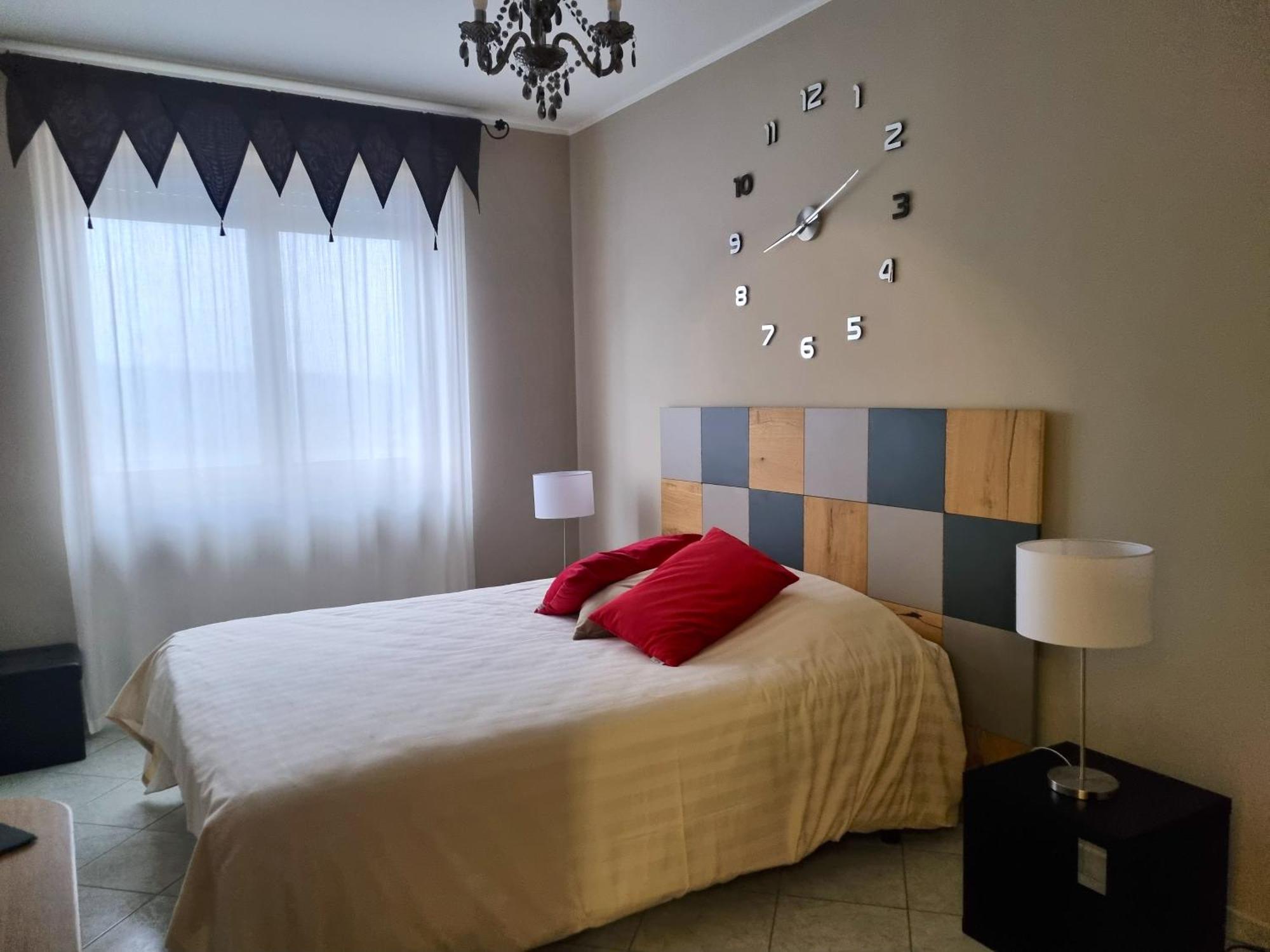 Raimondo'S Apartment Альба Экстерьер фото